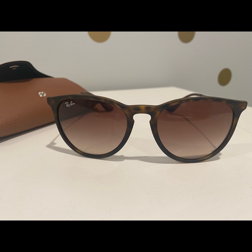 Ray-Ban
Brown and Tortoise Sunglasses